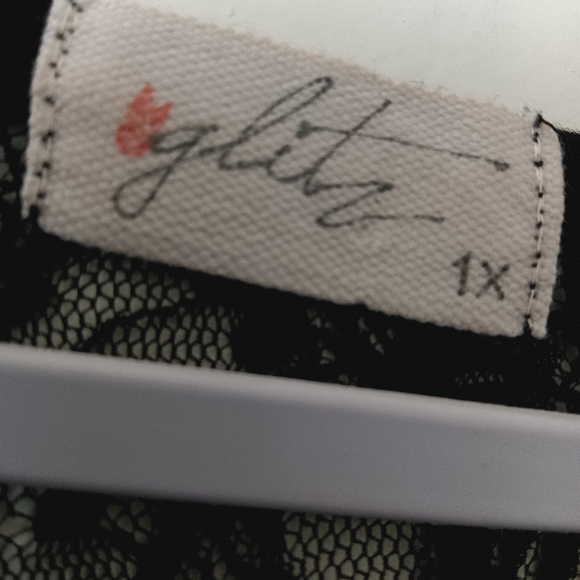 Glitz Black Short Dolman Sleeve Lace Back Top - Picture 2 of 4